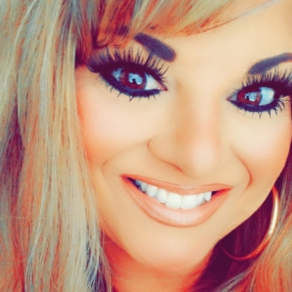 Meet your Posher, Tina - Picture 1 of 1